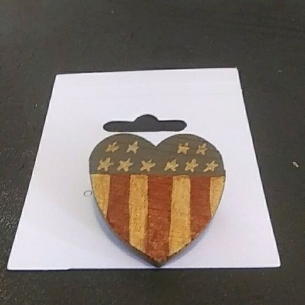 Painted wooden heart‎ patriotic flag pin
